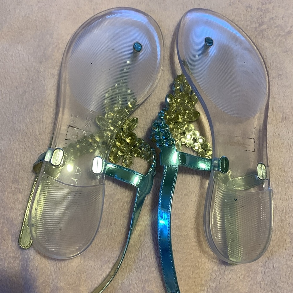 Shoes 🩴 - Picture 2 of 2